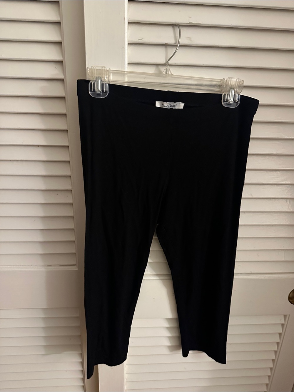 White House Black Market Black Capri Leggings